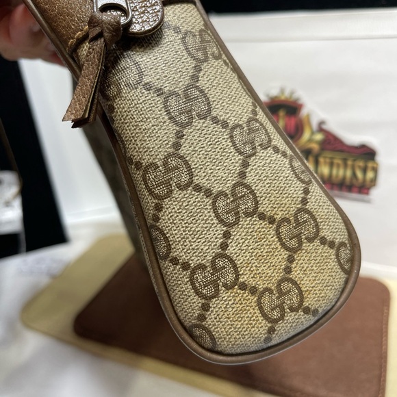 Gucci Sherry line Clutch/ pouch in Green/ tan color. - Picture 4 of 11